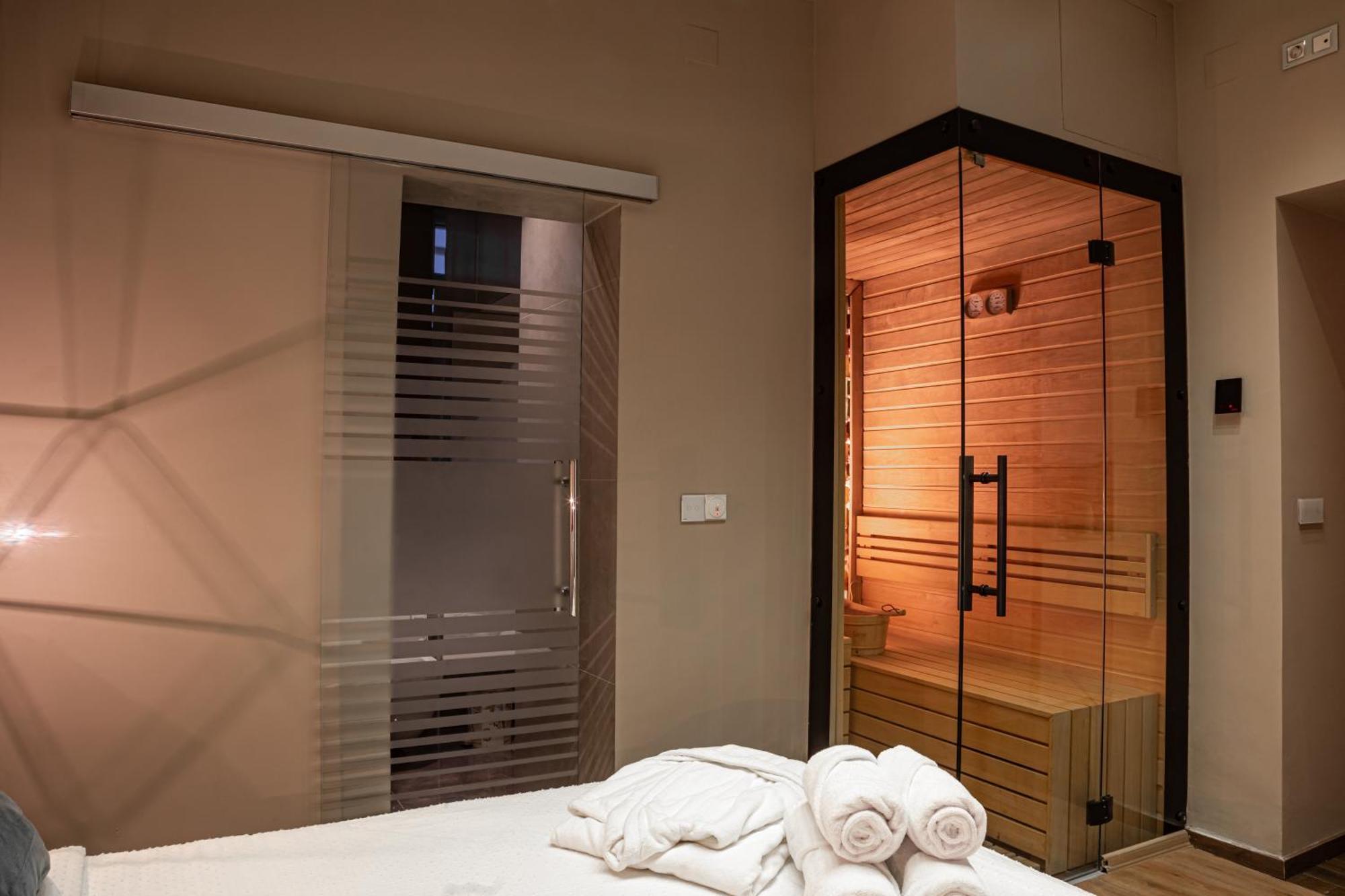 Venus With Jacuzzi And Sauna - Center