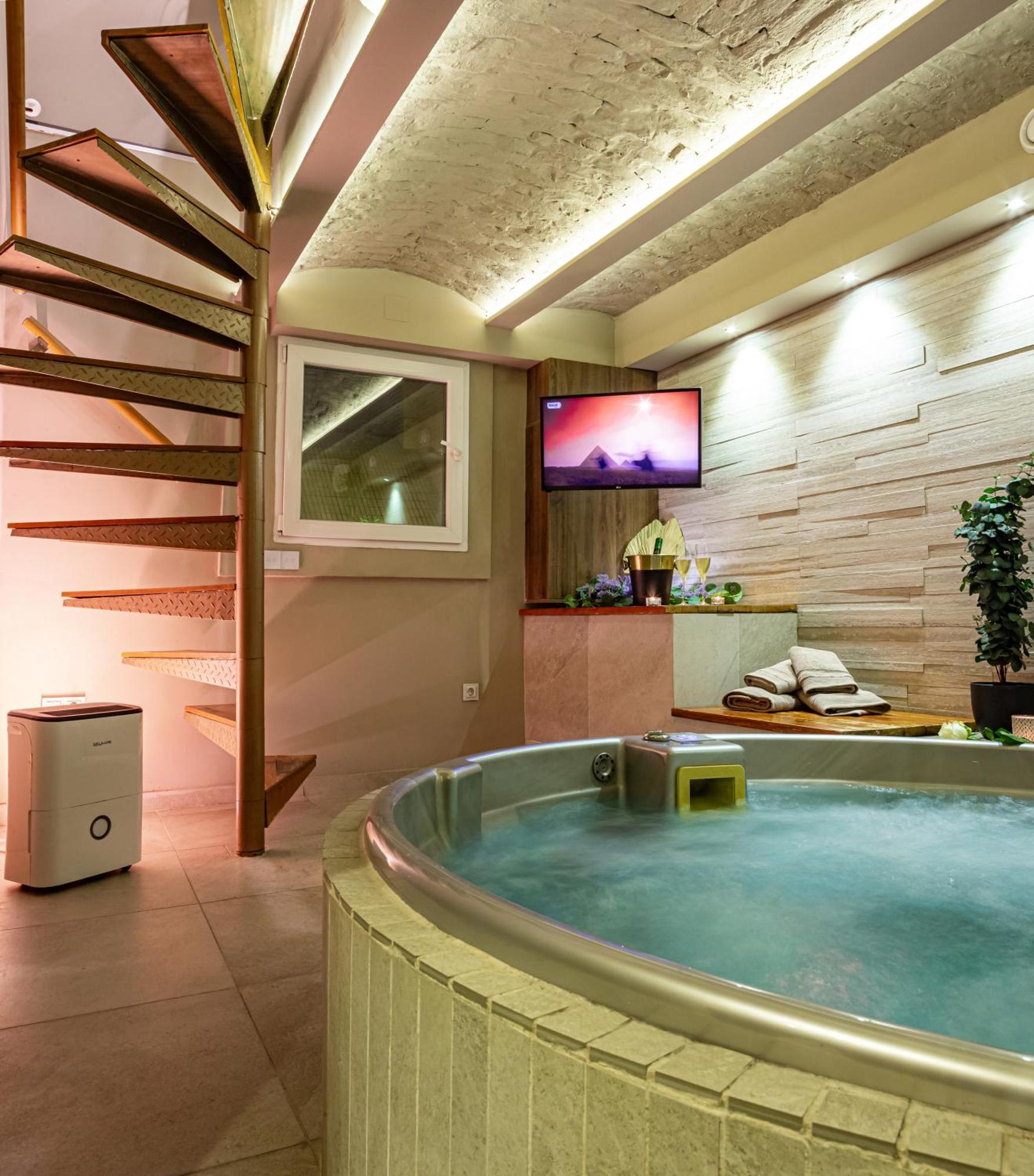 Venus With Jacuzzi And Sauna - Center